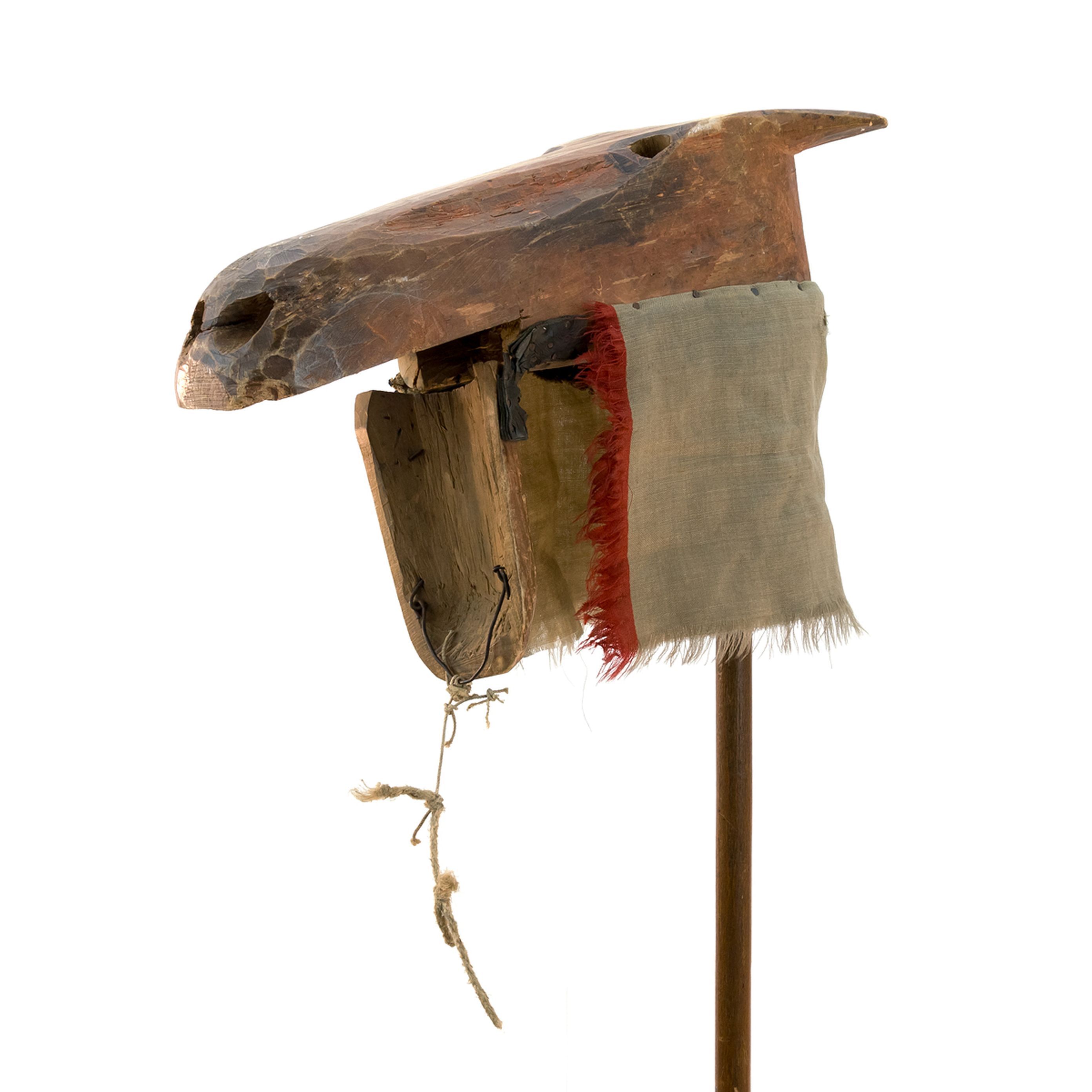 Maska „konj“. Izvor: Etnografski muzej, Zagreb. (eKultura: https://ekultura.hr/items/2086598/)