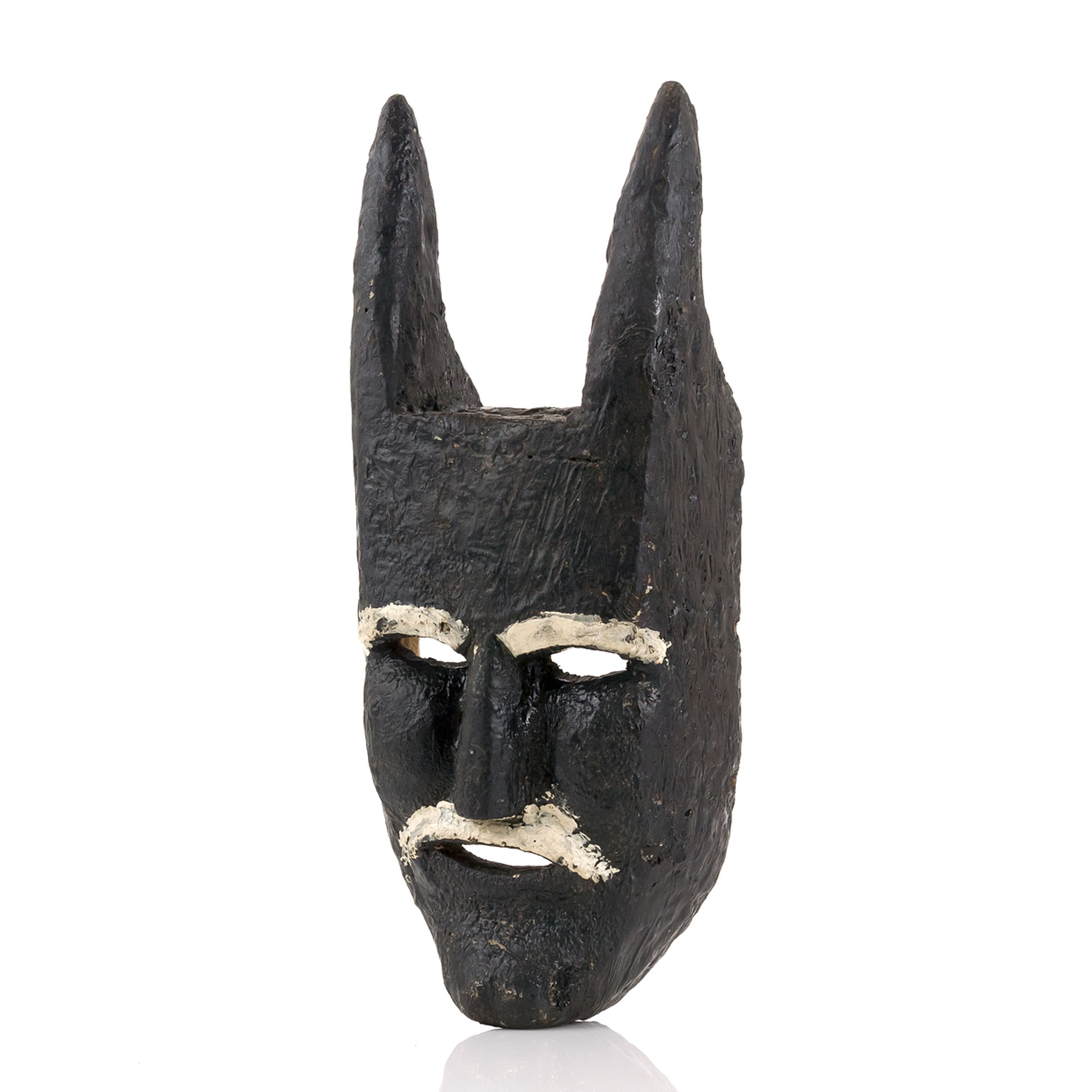 Larfa vrag. Izvor: Etnografski muzej, Zagreb. (eKultura: https://ekultura.hr/items/2086634/)