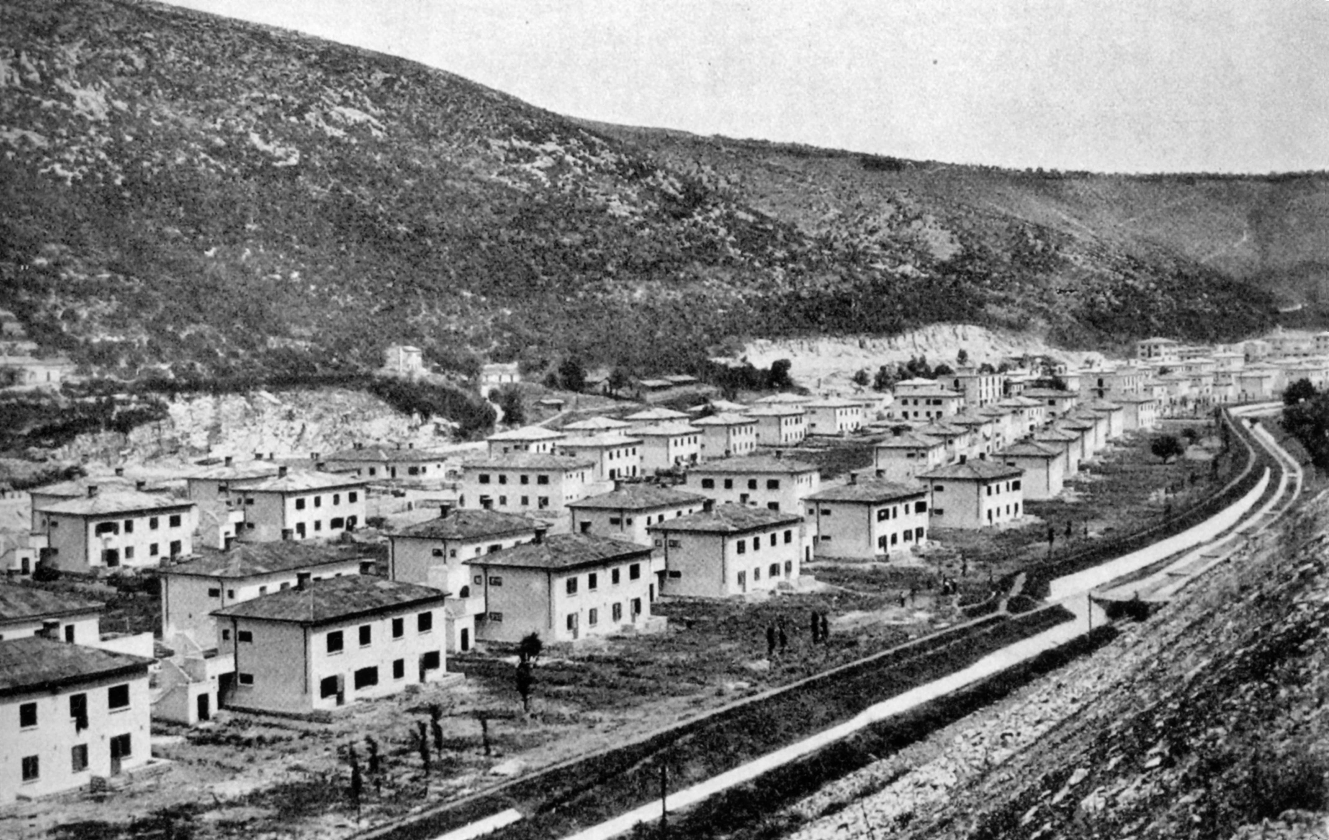 Panorama Raše, 1937. Izvor: Arsia, il villagio per il minatori della S.A. Carbonifera Arsa, Trieste: Editrice Libraria, 1937.