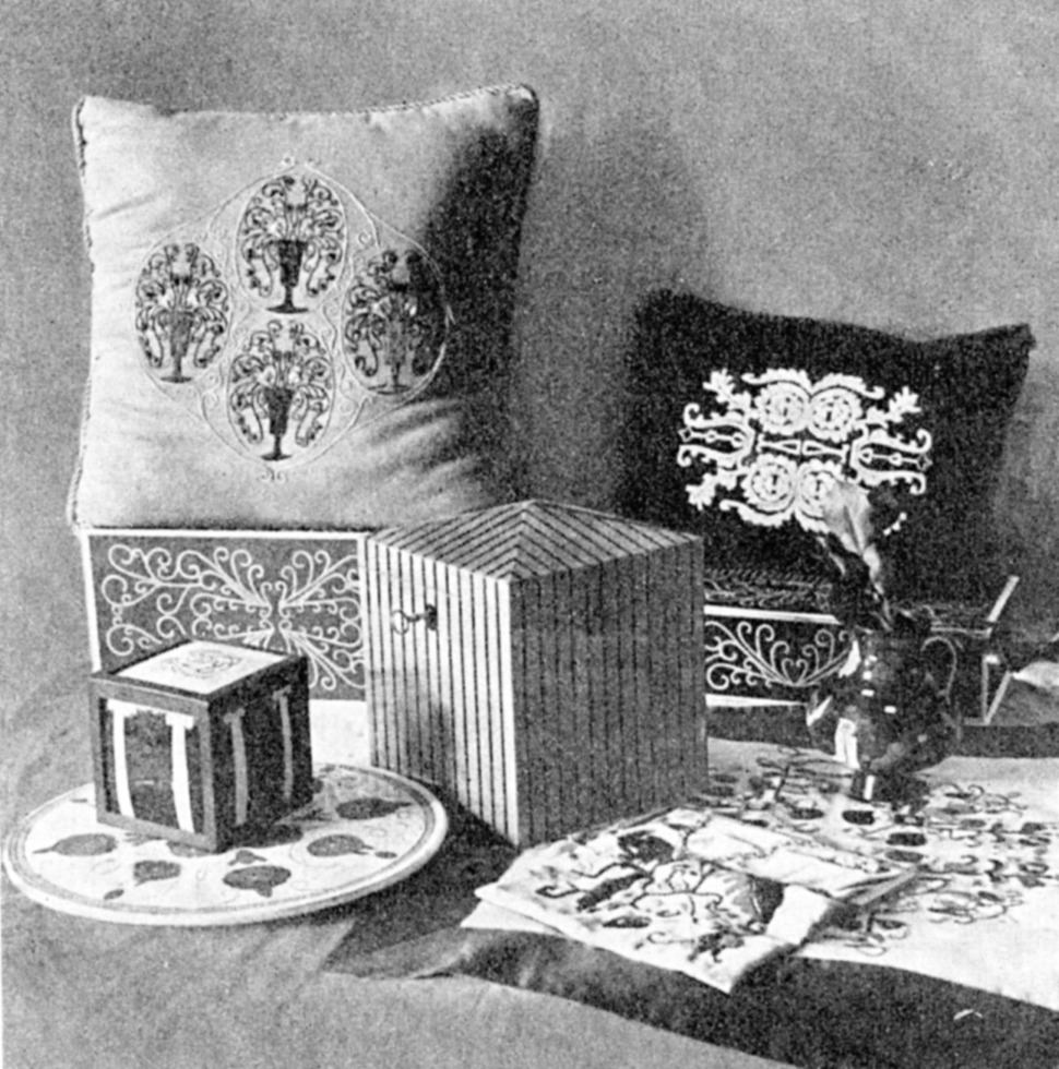 Izložba umjetničkog obrta i dekorativne umjetnosti Tomislava Krizmana i njegove škole Slikovni prilog teksta Koste Strajnića „Tomislav Krizman i njegovo djelovanje“. Izvor: Gutenberg, 11/12 (1911), 123-126.