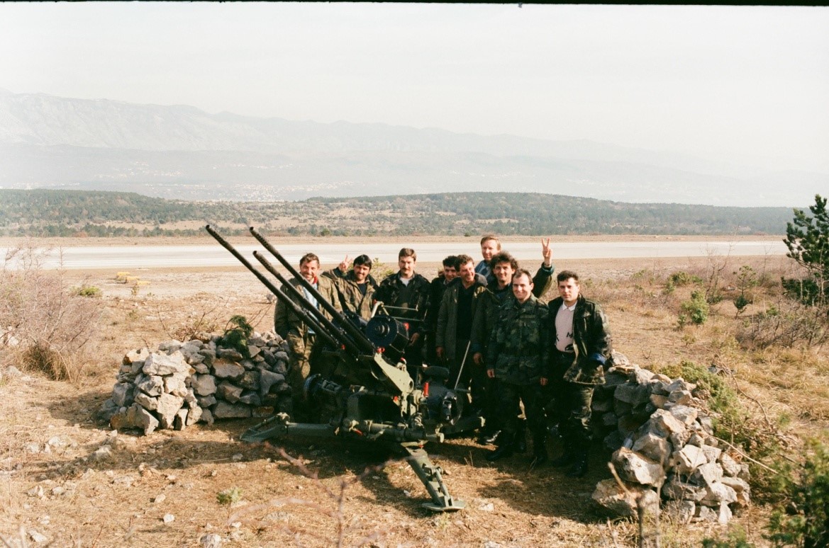 Položaj PZO-a, Zračna luka Rijeka, srpanj 1991. – travanj 1992. (izvor: Kvarnerski otoci u Domovinskom ratu. Zbornik radova sa Znanstveno-stručnog skupa „Kvarnerski otoci u Domovinskom ratu“ (otok Krk, Njivice, 10. svibnja 2019.), ur. Željko Drinjak i Tomislav Galović, Krk: Povijesno društvo otoka Krka, 2023., str. 136)