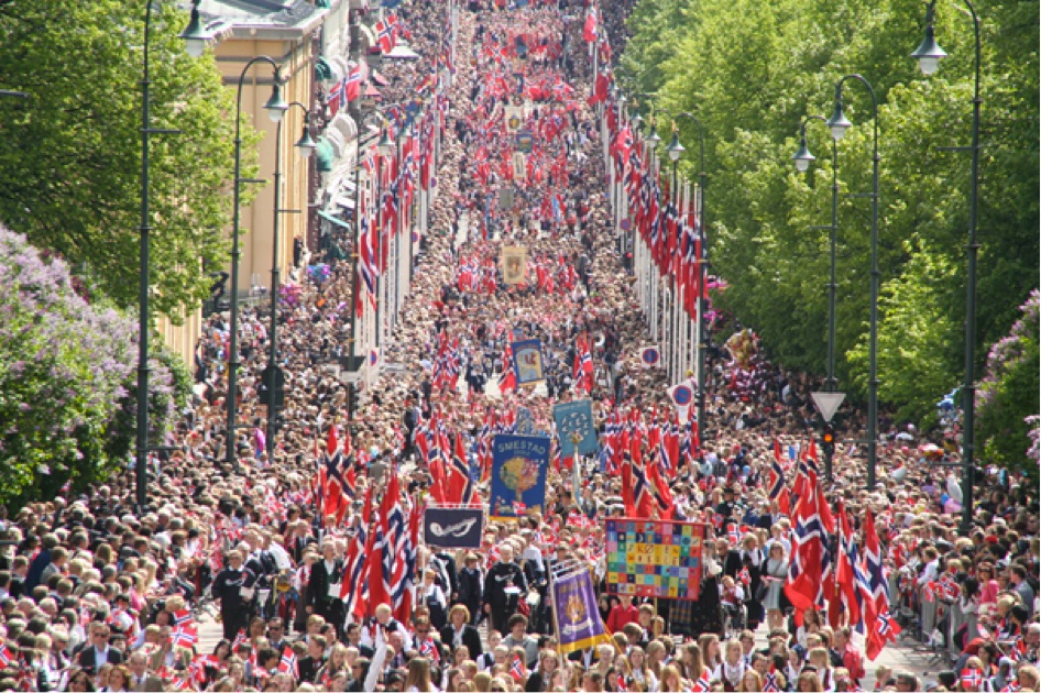 Proslava nacionalnog dana u Norveškoj. Izvor: https://s1443740.files.wordpress.com/2015/03/norway.png
