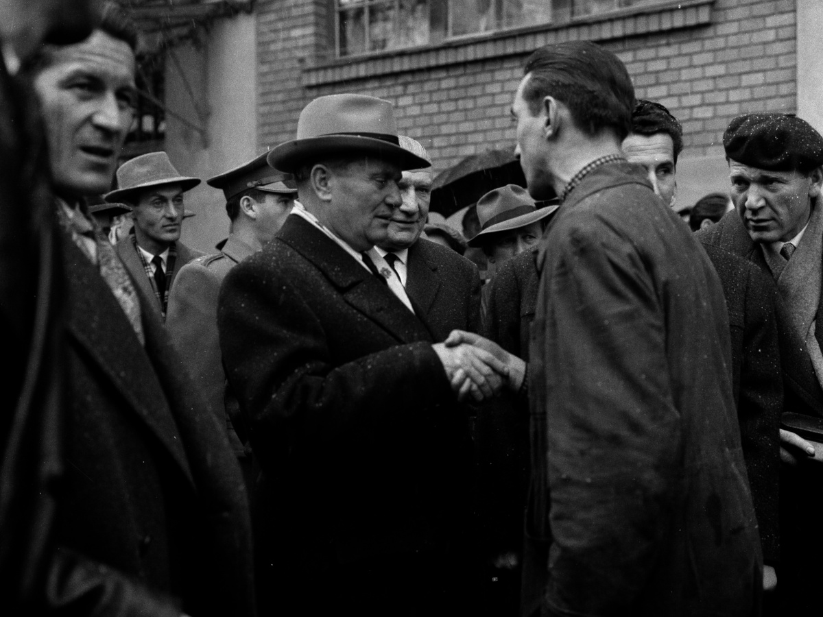 Izvor: Naslovnica knjige Josip Mihaljević. Komunizam i čovjek: Odnos vlasti i pojedinca u Hrvatskoj od 1958. do 1972. Zagreb: HIP, 2016. (HR-HDA-AGEFOTO-O-909-41).
