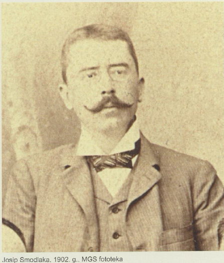 Fotografija Josipa Smodlake, 1902. g., Muzej grada Splita (MGS) fototeka. Izvor: Čipčić, Marijan (autor kataloga). Splitski gradonačelnici: (1882. – 1918.): život i uspomene. 2. izd. Split: Muzej grada Splita, 2021., str. 121