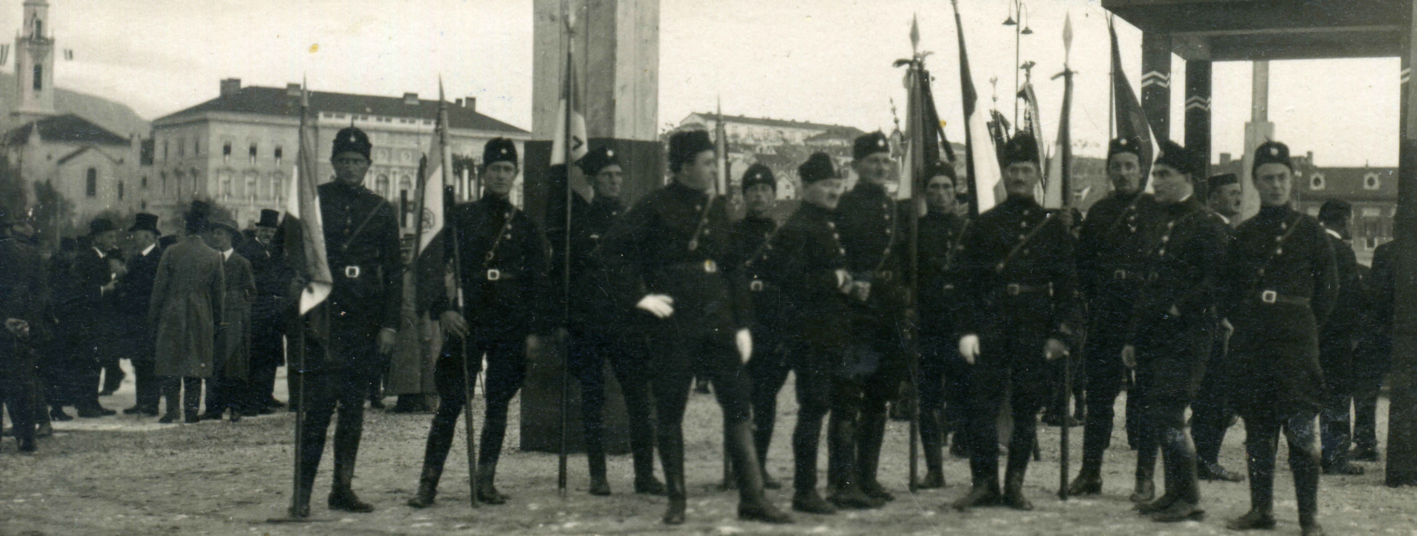 C. O. Orjune u splitskoj Luci. Fotografija u vlasništvu Muzeja grada Splita.