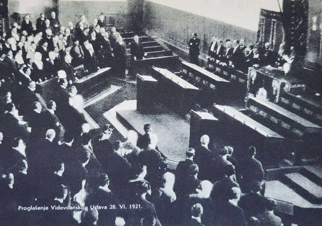 Proglašenje Vidovdanskog ustava 28. lipnja. 1921. Izvor: Josip Horvat, Politička povijest Hrvatske II, 256.