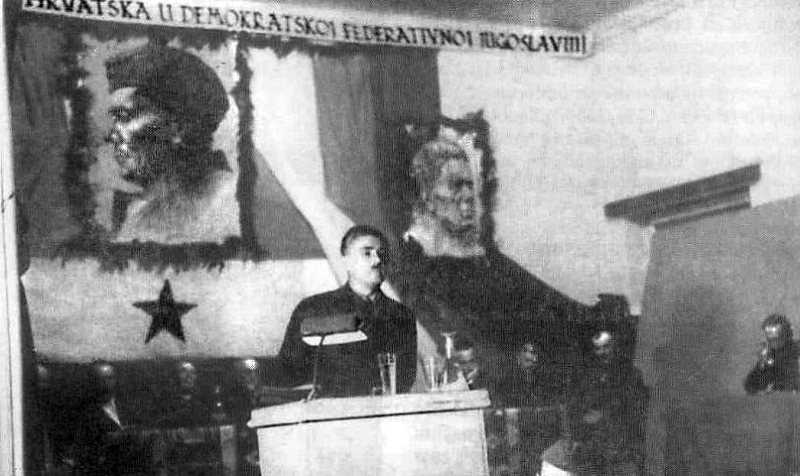 Andrija Hebrang govori na Trećem zajedanju ZAVNOH-a u Topuskom. Izvor: Javna domena.